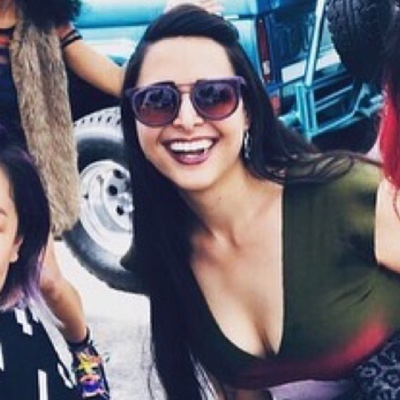 Meet your Posher, Anisa - Picture 2 of 3